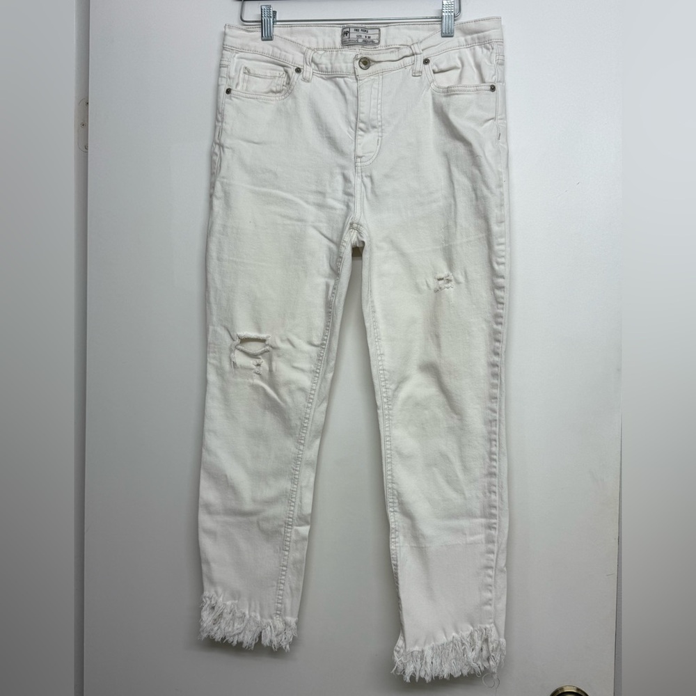 Free People White Distressed Fringe Hem Jeans W30